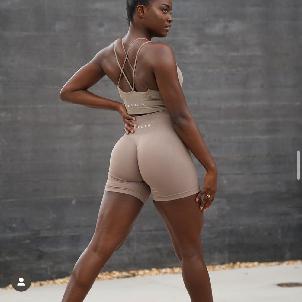 Taupe solid seamless shorts